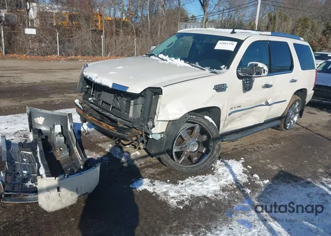 2010 Cadillac Escalade Premium из США, поврежденный, VIN 1GYUKCEF7AR279741